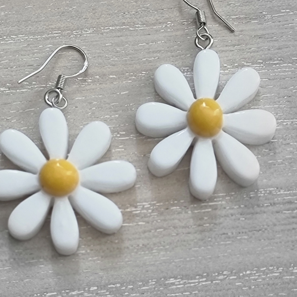 NWOT Daisy Earrings with 925 Silver Hooks - Picture 2 of 4
